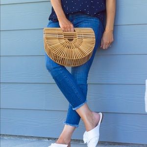 Cropped Frayed Hem Mid-Rise Jeans